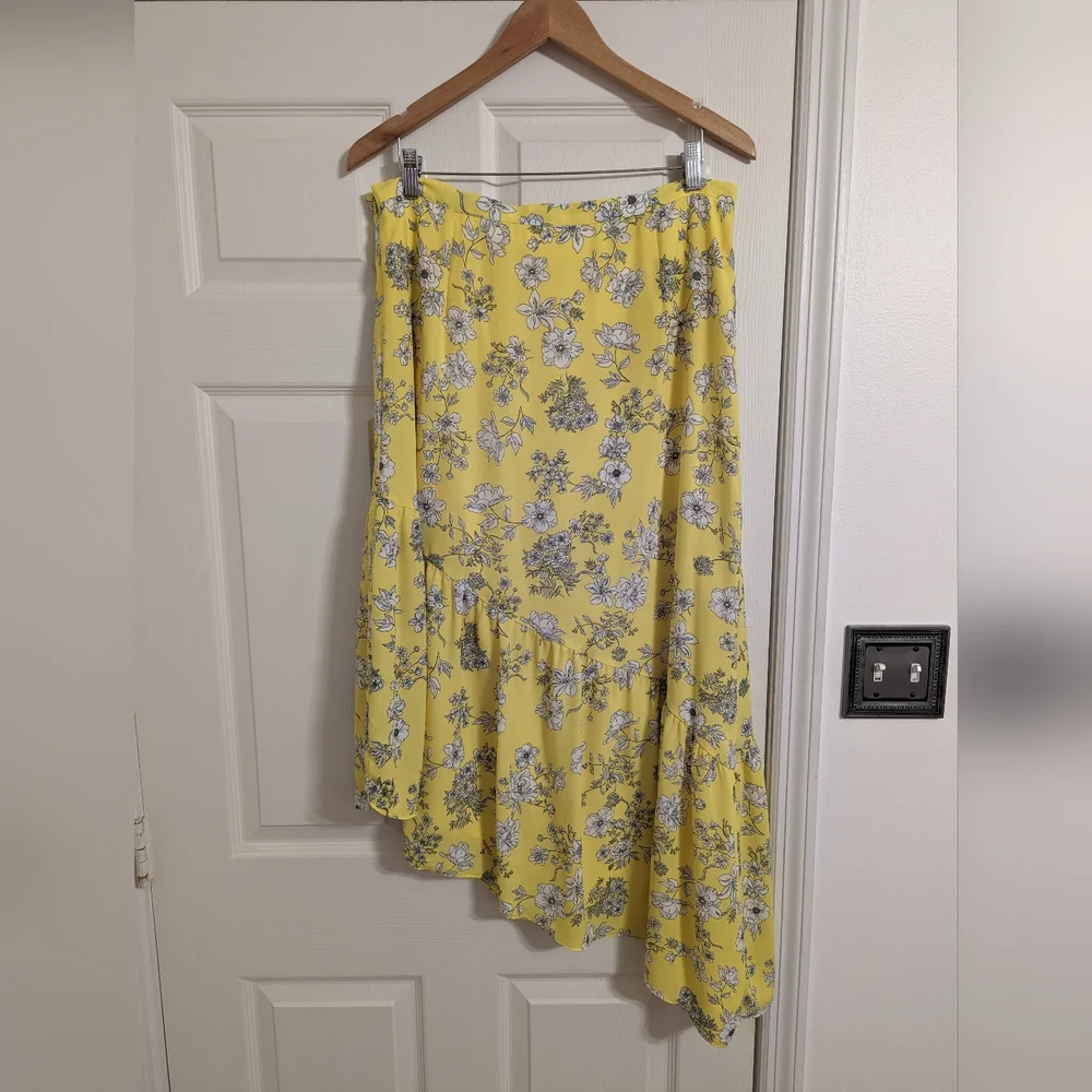 Gianni Bini skirt yellow floral asymmetrical hem size XL
